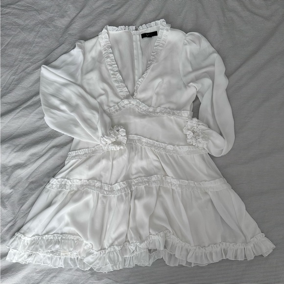 Elegant White Ruffled Dress - Picture 5 of 6